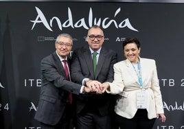 Francisco Salado, Arturo Bernal y Margarita del Cid, durante la presentación de la prueba este martes en Fitur.