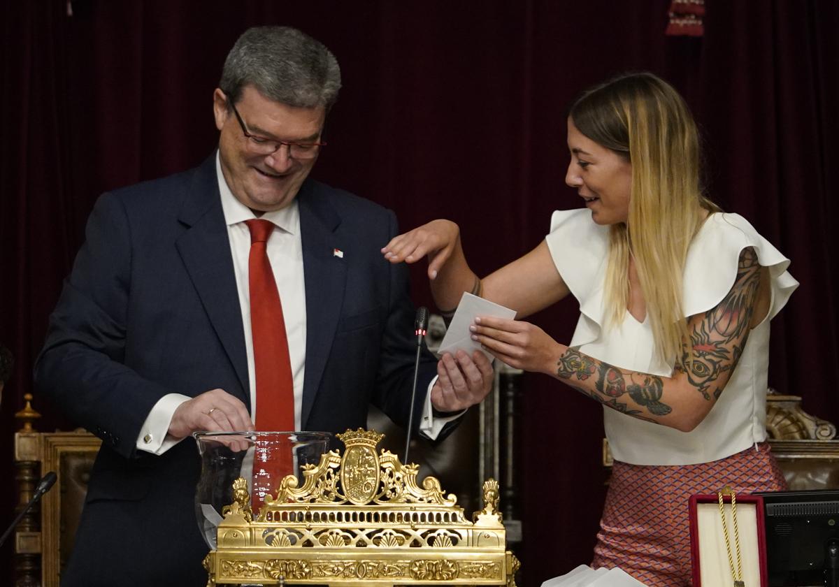 Trece 'debutantes', la lágrima «fácil» de Aburto y las inesperadas de José Luis Bilbao... Así fue el pleno