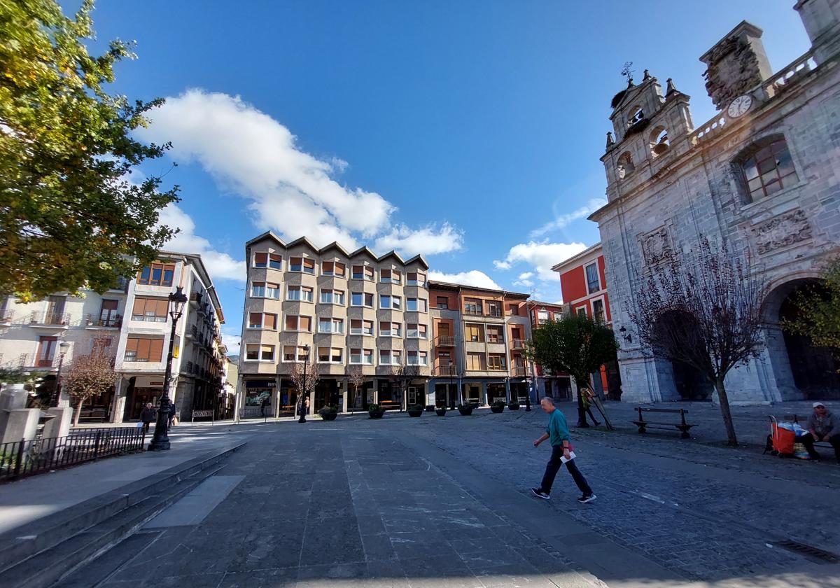 Desalojan a dos familias ante el riesgo de colapso de un edificio en Orduña