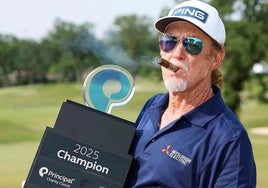 Miguel Ángel Jiménez siempre celebra sus triunfos fumándose un puro.