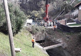 Obras llevadas a cabo por URA en el arroyo, parte del cual discurre soterrado.