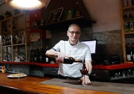 Rafael Arandia, que lleva 15 años al frente del negocio, se jubila.