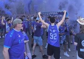 La afición tiñe de morado los alrededores de la Caja Mágica.
