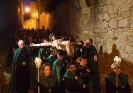 El Vía Crucis por la parte antigua, en una edición anterior.