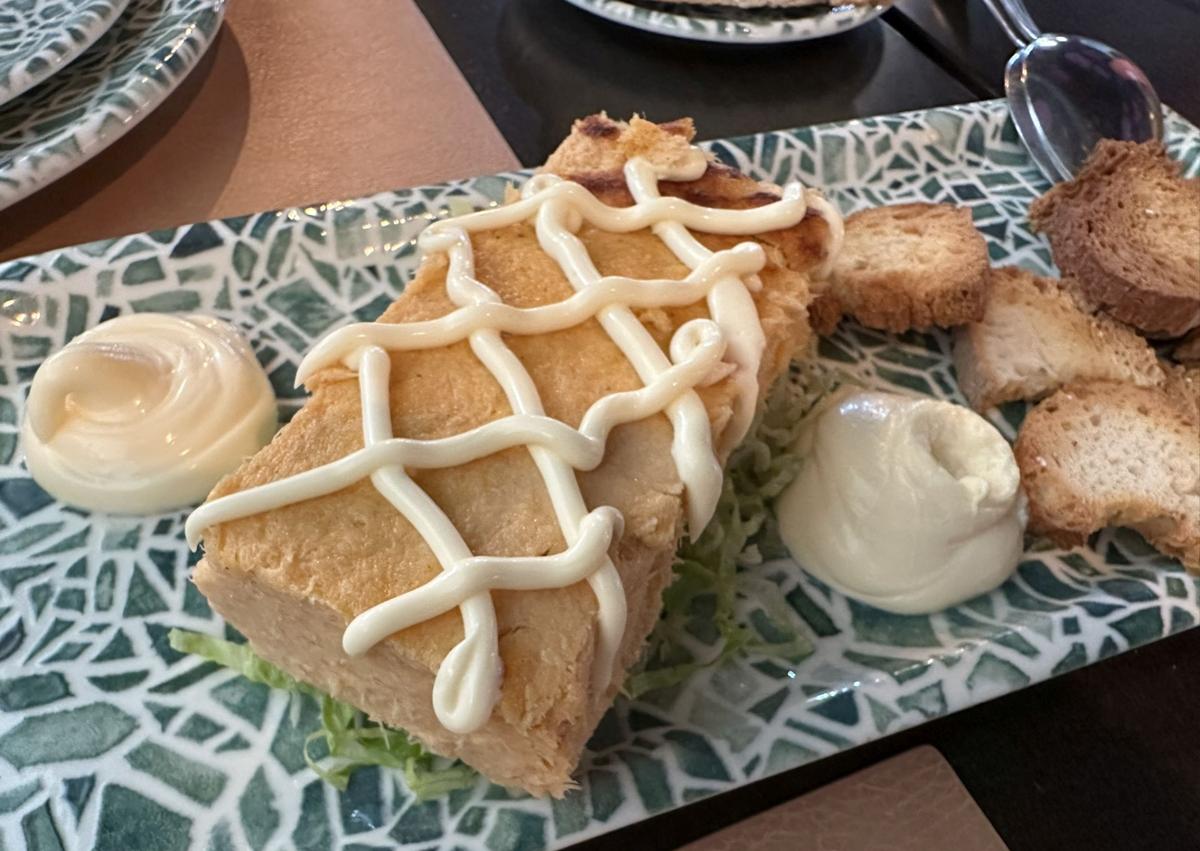 Imagen secundaria 1 - Anchoas, pastel de cabracho y surtido de croquetas.