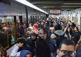 Una parada de metro saturada, en una imagen de archivo.