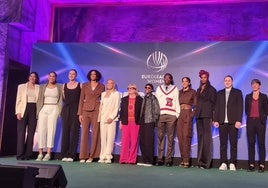 Foto de grupo de los premiados, con Alina Iagupova y Rubén Burgos.