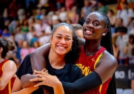 Noa Morro y Awa Fam durante el partido entre España e Italia en Inca.