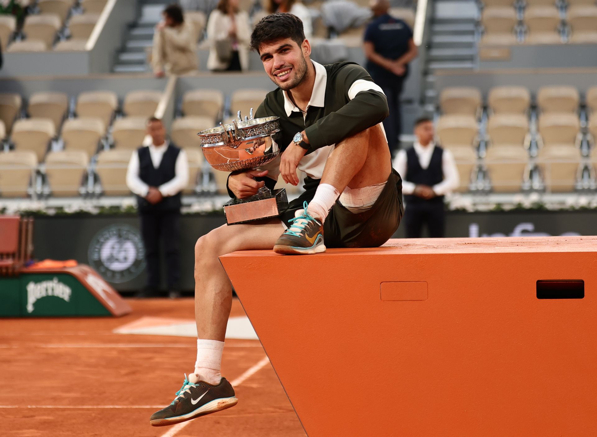 La celebración de Carlos Alcaraz tras ganar Roland Garros, en imágenes