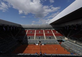 Vista de la pista Manolo Santana de la Caja Mágica antes del inicio del Mutua Madrid Open 2022.
