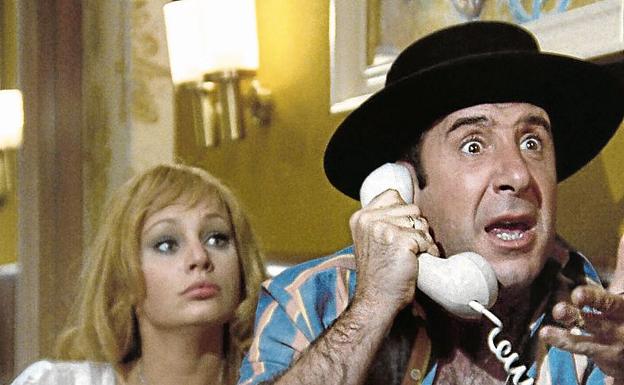 Nadiuska, en una escena con Alfredo Landa.