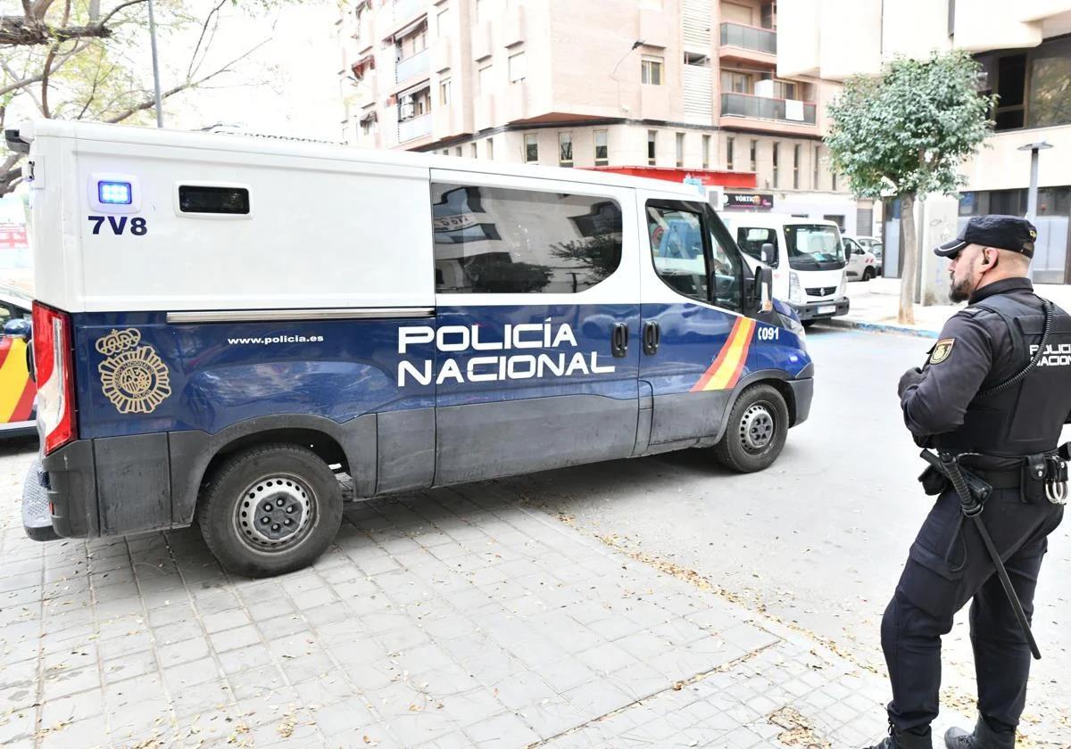 Detienen a un matrimonio en Alicante por convivir dos meses con el cadáver de un septuagenario mientras cobraban su pensión
