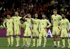 Los jugadores de España durante la tanda de penaltis.