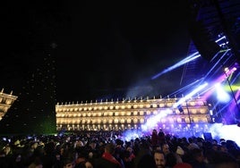 Momento del espectáculo musical en la Plaza Mayor.
