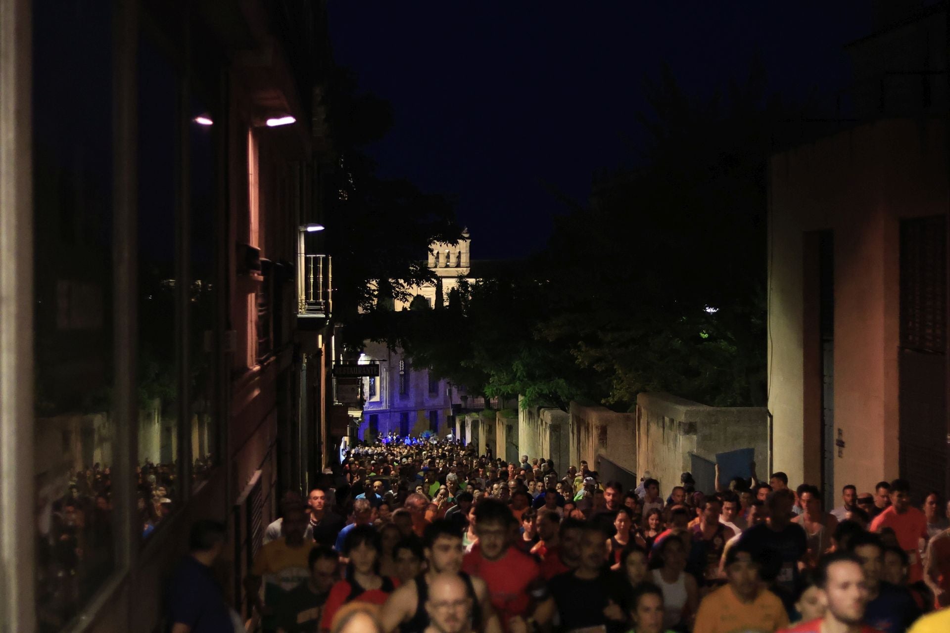 En imágenes la carrera nocturna que llena las calles de Salamanca en su XXV edición