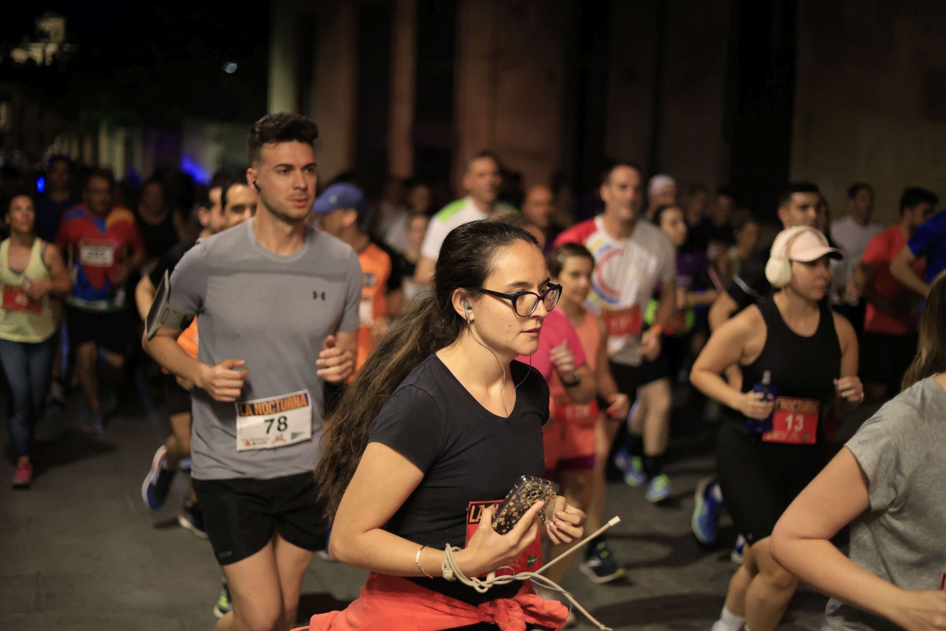 En imágenes la carrera nocturna que llena las calles de Salamanca en su XXV edición
