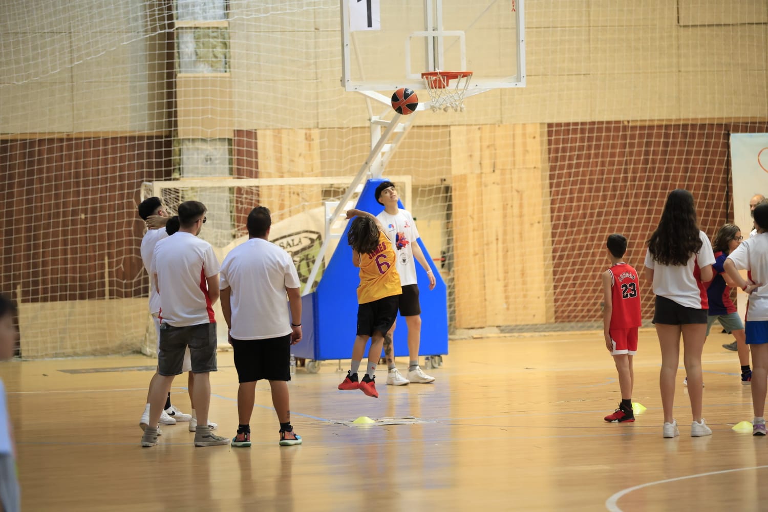 Éxito rotundo de la III Jornada Benéfica de baloncesto en Salamanca por Cheto